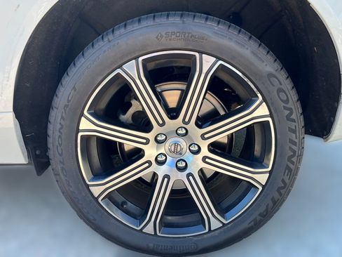 Used 2018 Volvo XC60 T6 Inscription w/ Luxury Seat Package AWD/4WD image 6