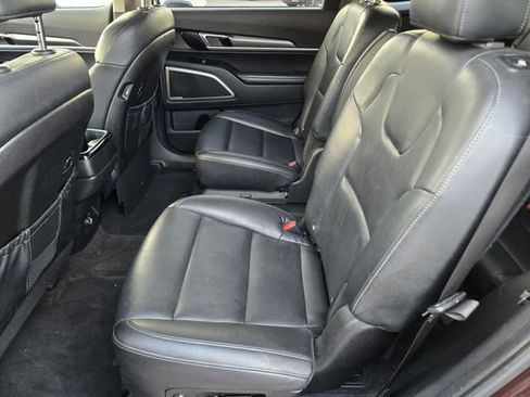 Used 2022 Kia Telluride S FWD image 17
