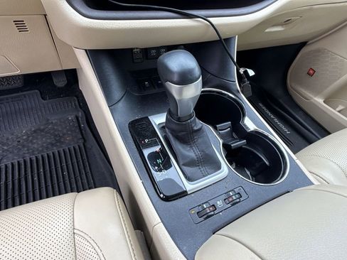 Used 2017 Toyota Highlander Limited image 20