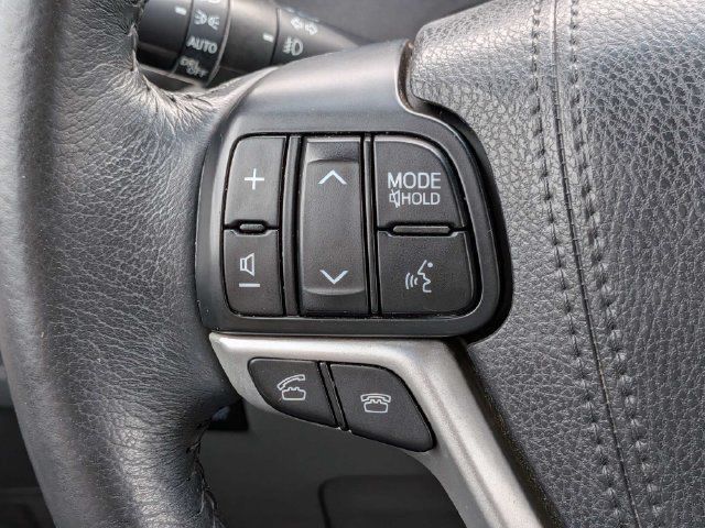 Used 2017 Toyota Sienna XLE Premium FWD image 29