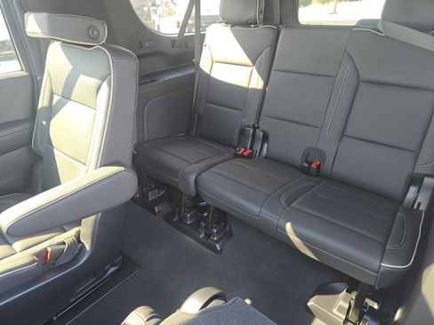 New 2025 Chevrolet Suburban Premier image 26