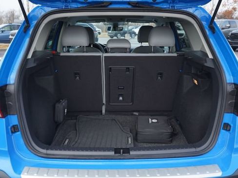 Used 2023 Volkswagen Taos SE w/ Panoramic Sunroof Package image 19