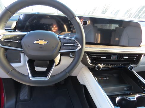 New 2026 Chevrolet Suburban Premier image 19