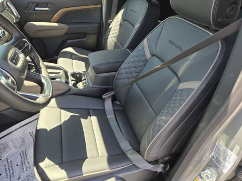 New 2026 GMC Canyon Denali AWD/4WD image 9