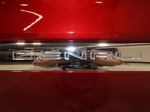 Used 2023 GMC Acadia Denali w/ Denali Ultimate Package FWD image 38