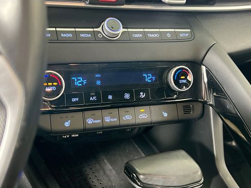 Used 2023 Hyundai Elantra SEL w/ Convenience Package image 16