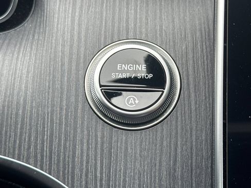Used 2025 Mercedes-Benz C 300 4MATIC Sedan image 21