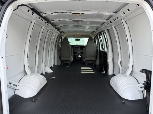 New 2026 Chevrolet Express 3500 Extended RWD image 25