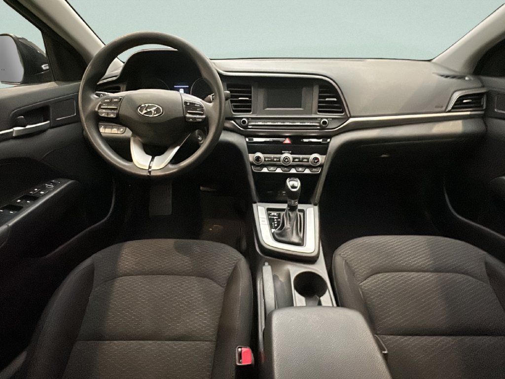 Used 2020 Hyundai Elantra SE w/ Cargo Package (C1) FWD image 2