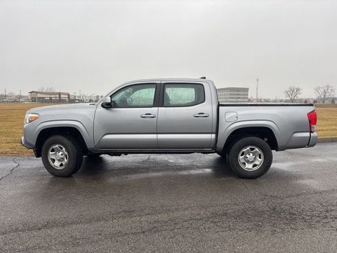 Used 2017 Toyota Tacoma SR image 6