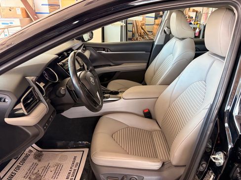 Used 2019 Toyota Camry SE image 11