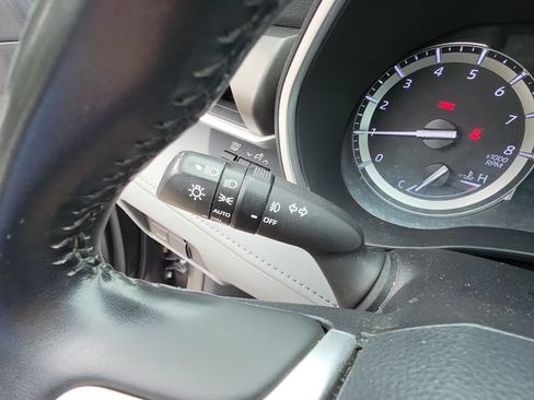 Used 2022 Toyota Highlander XLE FWD image 23