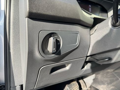 Used 2023 Volkswagen Tiguan SE image 15