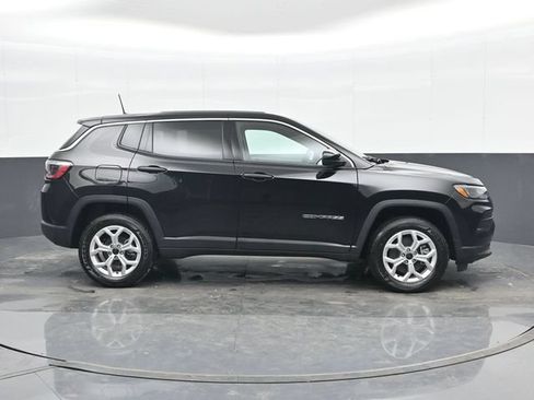 Used 2025 Jeep Compass Sport w/ Mopar Graphics Package AWD/4WD image 21