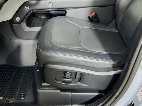 Used 2023 Land Rover Defender 110 X-Dynamic SE image 20