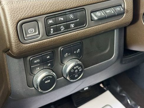 Used 2023 GMC Yukon Denali AWD/4WD image 10