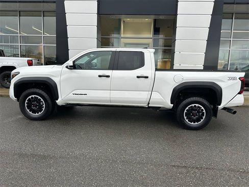 Used 2024 Toyota Tacoma TRD Off-Road image 2