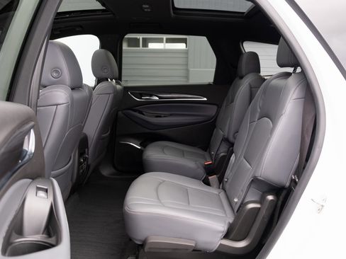 Used 2023 Buick Enclave Premium image 17