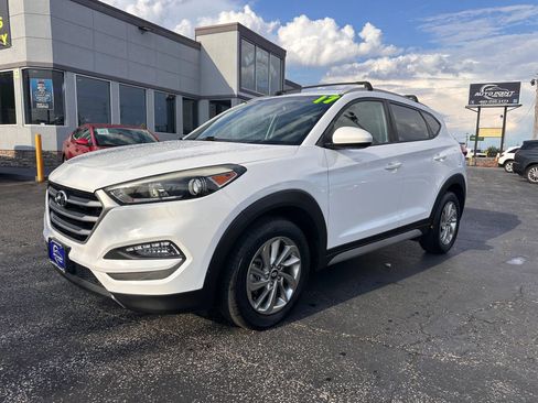Used 2017 Hyundai Tucson SE image 1