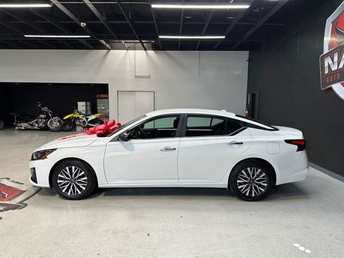 Used 2025 Nissan Altima 2.5 SV image 10