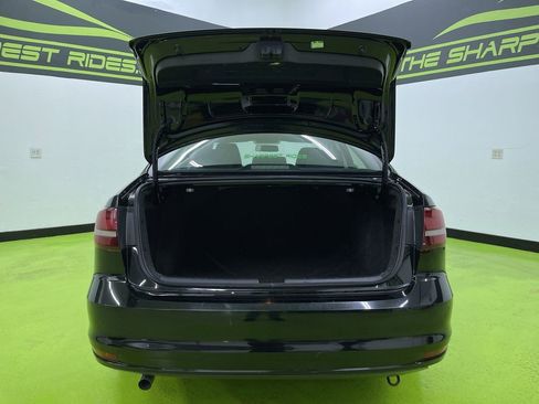 Used 2017 Volkswagen Jetta S image 9