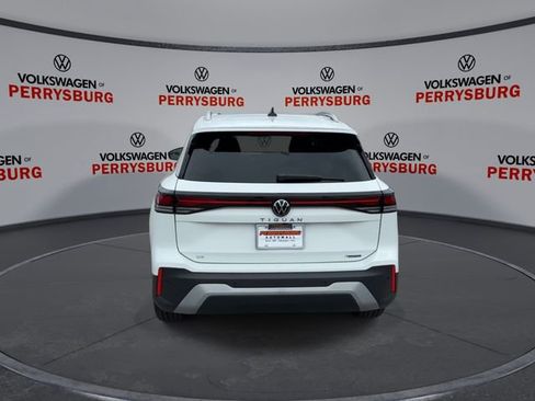 Used 2025 Volkswagen Tiguan SE AWD/4WD image 7