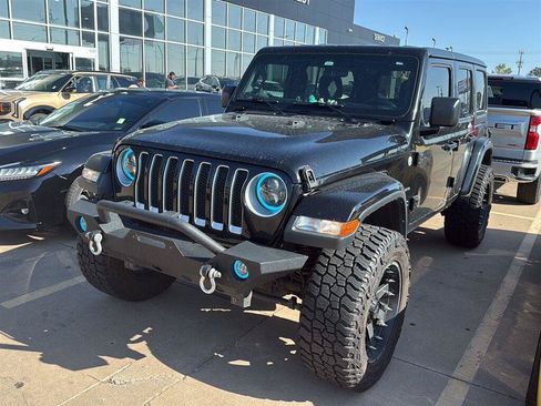 Used 2019 Jeep Wrangler Unlimited Sahara w/ Safety Group AWD/4WD image 2