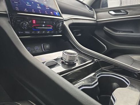 Used 2022 Jeep Grand Cherokee L Limited image 38