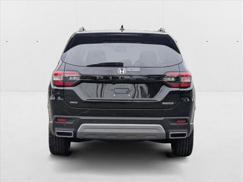 New 2025 Honda Pilot Touring image 8