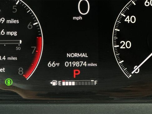 Used 2025 Honda Pilot TrailSport image 31