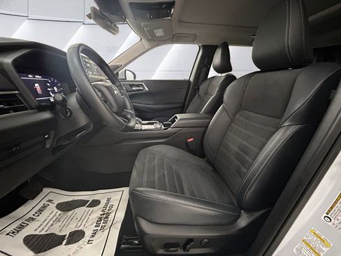 Used 2025 Mitsubishi Outlander SE image 7