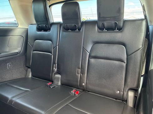Used 2023 Nissan Pathfinder SL AWD/4WD image 17