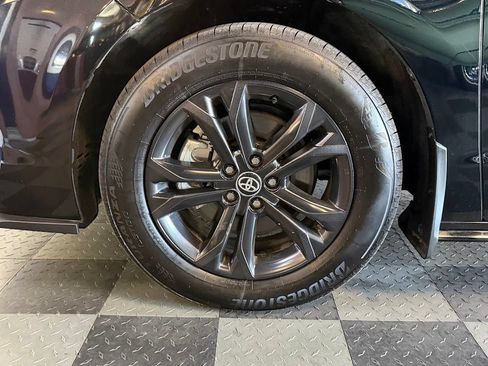 Used 2025 Toyota Sienna XSE AWD/4WD image 38