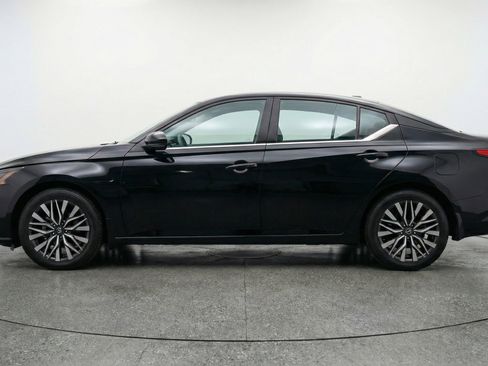 Used 2025 Nissan Altima 2.5 SV image 5