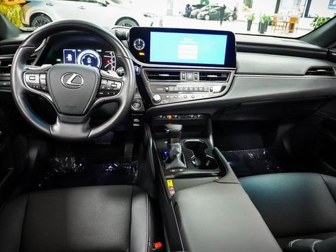Certified 2025 Lexus ES 300h 300h image 17