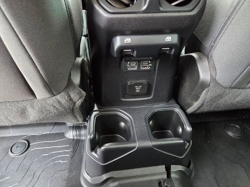 Certified 2019 Jeep Wrangler Unlimited Sahara AWD/4WD image 15
