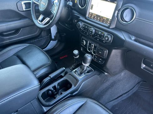 Used 2023 Jeep Wrangler Unlimited Sahara w/ Cold Weather Group AWD/4WD image 17