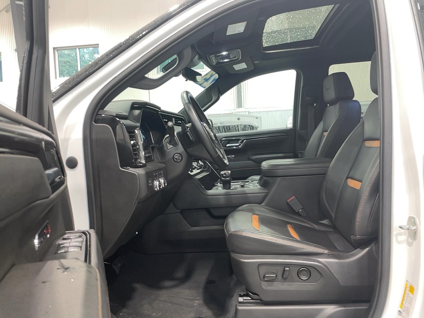 Used 2023 GMC Sierra 1500 AT4 w/ AT4 Premium Package AWD/4WD image 8