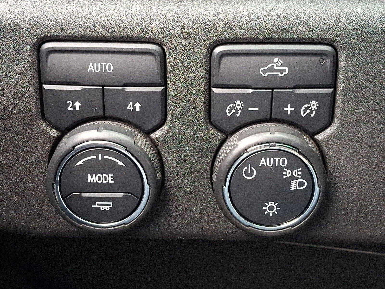 Used 2023 Chevrolet Silverado 1500 LT AWD/4WD image 24