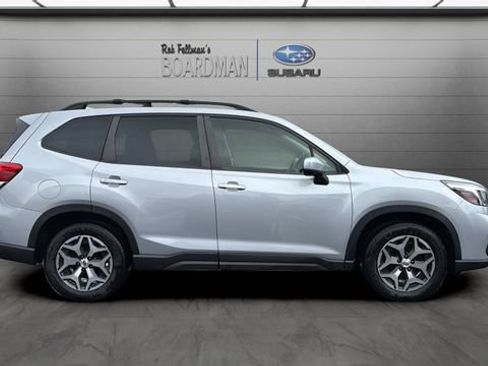 Used 2019 Subaru Forester Premium AWD/4WD image 3