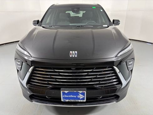 Used 2025 Buick Enclave Preferred image 3