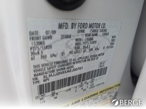 Used 2010 Lincoln Navigator 2WD image 34