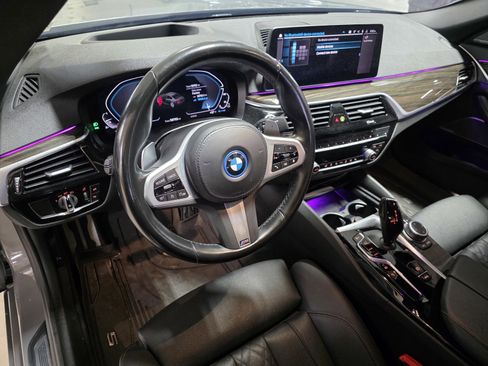 Used 2022 BMW 530e w/ Premium Package image 16