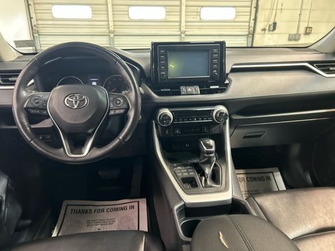 Used 2019 Toyota RAV4 XLE Premium w/ Cold Weather Package AWD/4WD image 4