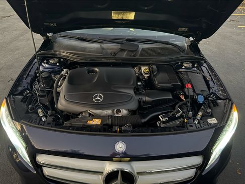 Used 2017 Mercedes-Benz GLA 250 4MATIC w/ Premium Package image 32