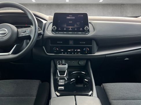 Certified 2023 Nissan Rogue SV FWD image 3