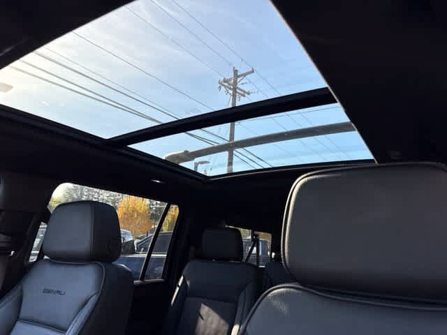 Used 2025 GMC Yukon XL Denali w/ Sun & Power Step Package AWD/4WD image 14