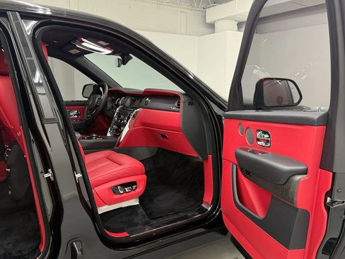 Used 2024 Rolls-Royce Cullinan AWD/4WD image 36