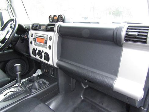 Used 2011 Toyota FJ Cruiser 4WD image 29