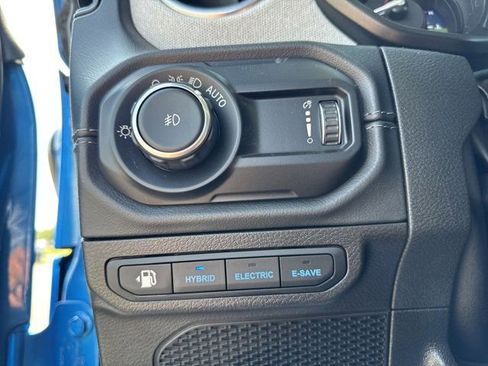 Used 2024 Jeep Wrangler Unlimited Sahara AWD/4WD image 24